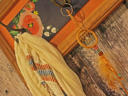 ganxos de roba, armari, marc, vintage, esquema, color, imatge, vora, gra, emmarcat, fusta, estora, rústic, ganxo, creatiu, deco, decoració, mà d'obra, pasatemps, decoratiu, casolà, bossa, ornament, va modificar, patró, art, artesania, fes-ho tu, fons, imatge de flor, retro, juguetear, material, captador de somnis, drap, paret de fusta, roba, creativitat, arranjament, disseny, a l'interior, art i artesania, material de fusta, representació, representació humana, celebració, vista d’angle alt, cap gent, semblança masculina, tèxtil, color taronja, inclinació, estils de vida, activitat d'oci, 1080P, CC0, domini públic, lliure de regalies