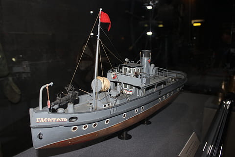 Schiff, Boot, Layout, Wasserfahrzeug, Transport, festgemacht, keine Leute, Meer, drinnen, Transportmittel, Fokus auf den Vordergrund, Tabelle, Geschäft, beleuchtet, Kraftfahrzeug, Stillleben, Landfahrzeug, Kunst, Retro-Stil, Technologie, Maschinen, transparent, Wasser, 5K, CC0, gemeinfrei, lizenzfrei