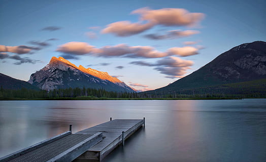 dock lângă munte, fotografie peisaj, Munte, ocean, apus de soare, lac, natură, peisaj, apă, scenics, de munte, alberta, Canada, în aer liber, nici o persoana, munți stâncoși, cer, Banff National Park, reflecţie, o scenă liniștită, nor - cer, frumusețe în natură, scenice - natura, liniște, mediu inconjurator, scenă non-urbană, idilic, varf de munte, un munte acoperit de zăpadă, 5K, CC0, domeniu public, fără drepturi de autor
