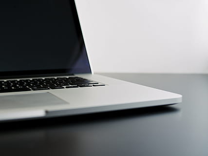 apel, macbook pro, buku catatan, teknologi, teknologi nirkabel, komputer, laptop, koneksi, komunikasi, dalam ruangan, merapatkan, tembakan studio, menyalin ruang, perangkat komputer, tidak ada orang, meja, fokus selektif, bisnis, keyboard, papan ketik komputer, portabilitas, Internet, kesederhanaan, modern, komunikasi global, kunci komputer, berwarna perak, 4K, CC0, domain publik, bebas royalti