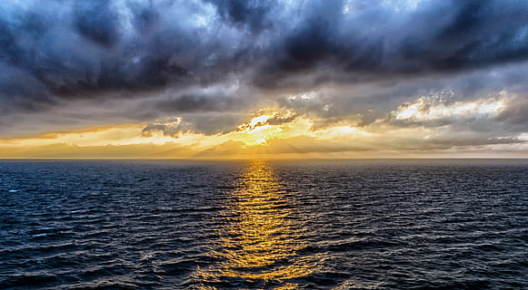 foto, Oceano, puesta de sol, noche, cielo de la tarde, nubes, resplandor crepuscular, cielo, mar, estado animico, romántico, Dom, rayos, tranquilo, lago, esperanza, horizonte, nube - cielo, agua, belleza en la naturaleza, cielo dramático, horizonte sobre el agua, paisajes - naturaleza, tranquilidad, tormenta, escena tranquila, naturaleza, luz del sol, nube de tormenta, paisaje de nubes, oscuridad, nadie, al aire libre, ominoso, 5K, CC0, dominio público, libre de derechos