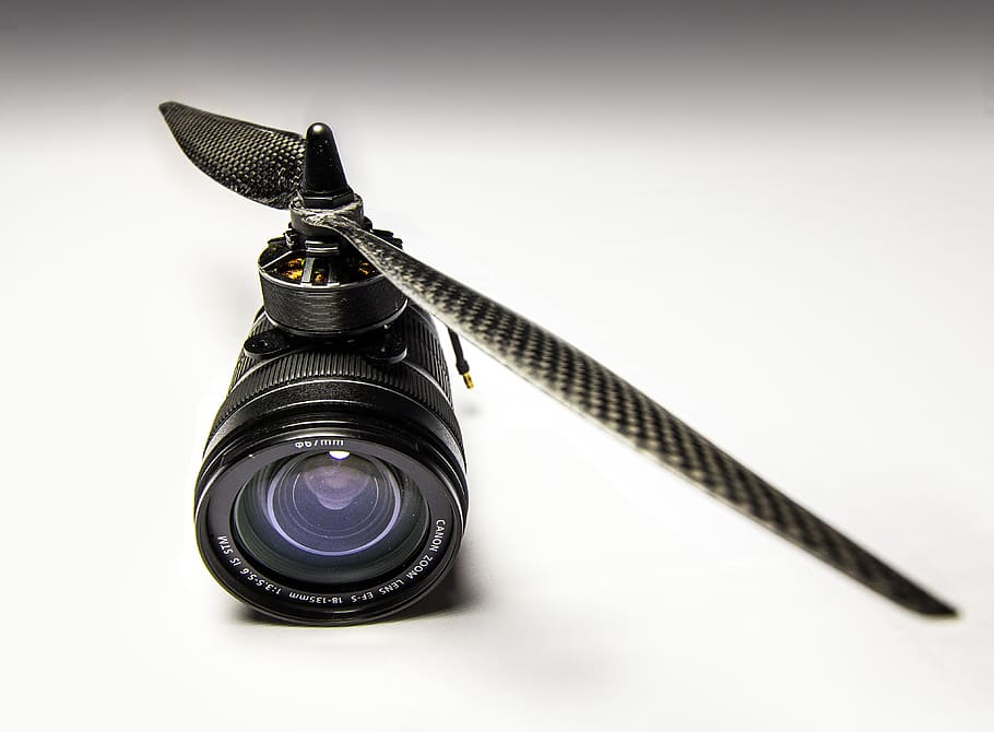 lent de càmera negre, borrós, càmera, primer pla, drone, focus, lent, macro, fotografies, ombra, zoom, tir de l'estudi, sol objecte, cap gent, color negre, antiguitat, a l'interior, temes de fotografia, el passat, història, còpia espai, estil retro, tallar, tecnologia, càmera - equip fotogràfic, fons blanc, nostàlgia, agressió, 4K