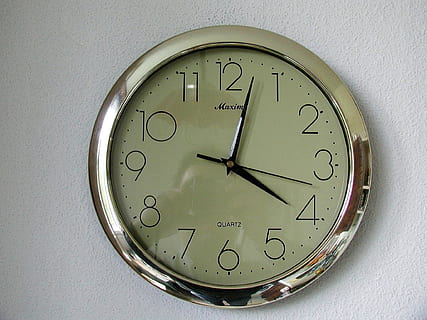 crom, ceas, ceasuri, timp, geometrică, cerc, număr, montare pe perete, formă, în interior, ceas de perete, instrument de timp, nici o persoana, ceas de mână, minutar, precizie, fata de ceas, a închide, ora mâinii, proiecta, metal, argintiu colorat, 1080P, CC0, domeniu public, fără drepturi de autor
