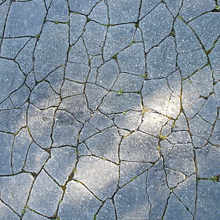 estructura, textura, fons, fissures, asfalt, superfície, material, esquerdat, marc complet, patró, cap gent, dia, vista d’angle alt, naturalesa, a l'aire lliure, sequera, sec, directament a sobre, primer pla, gris, carrer, camp, escenics - natura, sendera, clima, clima àrid, llambordes, 2K, CC0, domini públic, lliure de regalies