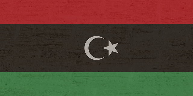 Libyen, Flagge, Kommunikation, keine Leute, Zeichen, drinnen, Nummer, Wandbau - Funktion, Pluszeichen, Tafel, die Architektur, Nahansicht, Symbol, Pfeilsymbol, weiße Farbe, Holz - Material, Kreativität, gebaute Struktur, Einfachheit, Kunst und Handwerk, 1080P, CC0, gemeinfrei, lizenzfrei