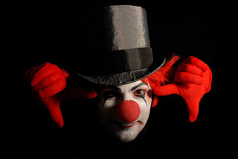 uomo, costume da clown, colore, clown, guanti, rosso, sfondo nero, girato in studio, ritratto, una persona, dipingere, guardando la fotocamera, cappello, in casa, trucco, adulto, Halloween, buio, parte del corpo umano, pittura facciale, colore nero, capi di abbigliamento, paura, donne, il male, bella donna, volto umano, aggressione, 4K, CC0, dominio pubblico, privo di copyright