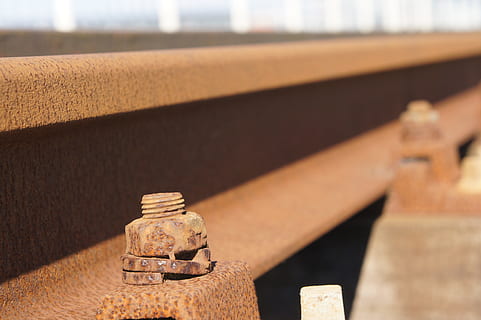 spore, skinner, rust, Bolt, nød, ingen mennesker, tæt på, fokus på forgrunden, dag, sollys, arkitektur, metal, selektiv fokusering, bygget struktur, rækværk, udendørs, møtrik - fiksering, træ - materiale, natur, rusten, høj vinkel visning, skrue, religion, tro, 4K, CC0, offentligt domæne, royaltyfrie