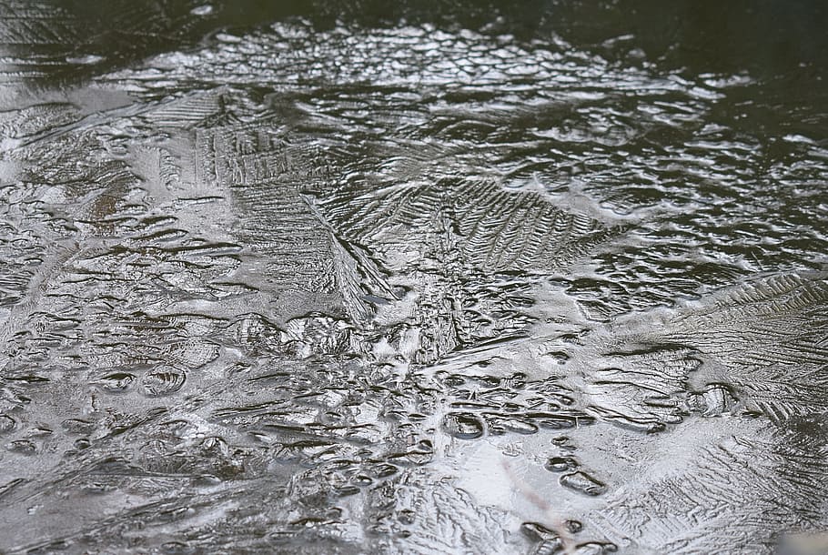 Muster, Eis, Teich, Winter, Natur, Eismuster, Eis, Teich, Wasser, kalt, zing, Hintergründe, keine Leute, Vollbild, fallen, gewellt, nass, Nahansicht, Tag, kalte Temperatur, High Angle View, draußen, Bewegung, Regen, natürliches Muster, Reinheit, Regentropfen, 2K
