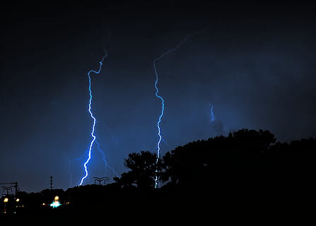 fotografia temporizată, furtună, fulger, furtunos, tunet, natură, vreme, Pericol, putere, noapte, puternic, frapant, electricitate, energie, grevă, periculos, trasnet, furtuni, fulgere, în aer liber, atmosfera, ploaie, pitoresc, putere în natură, nor - cer, cer, un fulger furcat, frumusețe în natură, siluetă, semn de avertizare, vedere unghiulară joasă, semn, comunicare, dramatic cer, iluminat, nor de furtuna, nici o persoana, 1080P, CC0, domeniu public, fără drepturi de autor