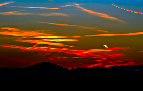 siluetă, Munte, de aur, ora, apus de soare, iarnă, Contrail, portocale, soare, nor, natură, nebulozitate, nori, romantic, cer, nor - cer, frumusețe în natură, scenice - natura, culoare portocalie, nici o persoana, o scenă liniștită, animale sălbatice, animale vertebrate, animal, liniște, animale tematice, animale în sălbăticie, zbor, idilic, pasăre, în aer liber, 1080P, CC0, domeniu public, fără drepturi de autor