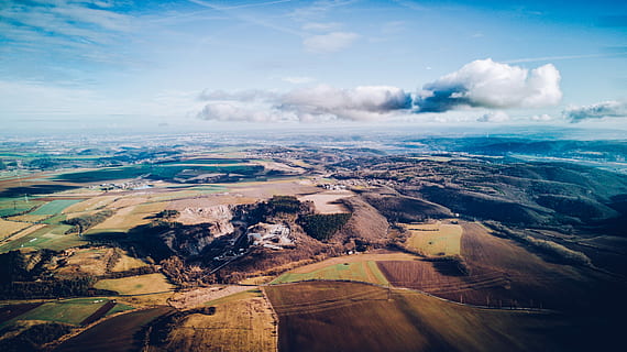 aérien, la photographie, les montagnes, bleu, ciel, Haut, vue, plaine, champ, paysage, colline, nuage, nuage - ciel, paysages - nature, beauté dans la nature, environnement, la nature, scène tranquille, journée, eau, tranquillité, Destinations de voyage, personne, terre, vue aérienne, Voyage, scène non urbaine, idyllique, Montagne, en plein air, 4K, CC0, domaine public, libre de droits