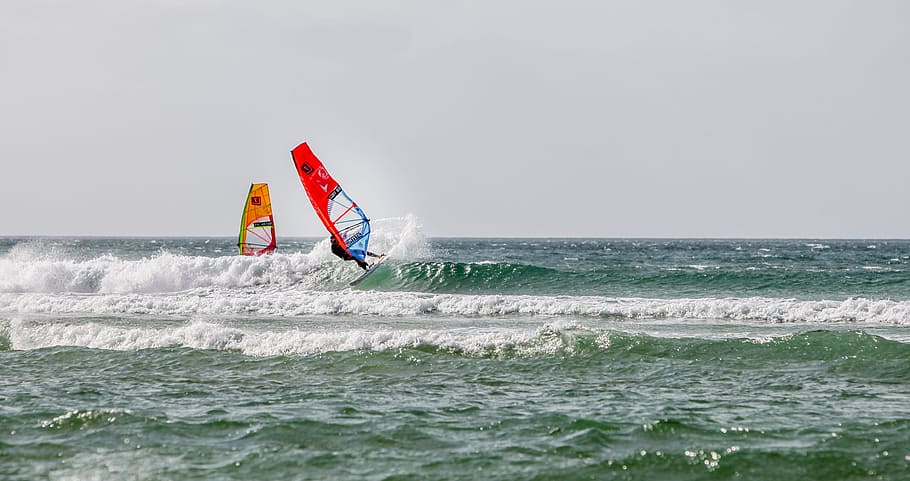 windsurf, onades, Cornwall, aigua, mar, esport, vent, pissarra, actiu, oceà, moviment, una persona, esport aquàtic, horitzó sobre l’aigua, horitzó, Esports extrems, activitat d'oci, aventura, cel, naturalesa, bellesa a la natura, vacances, joia, onada, kiteboarding, a l'aire lliure, llibertat, 4K