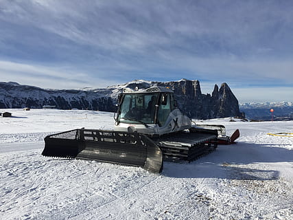 sne, sci, bjerg, skiløb, vinter, bjerg, stå på ski, vinterlandskab, Dolomitterne, Italien, dolomiti superski, kold, bjerge, sneen, landskab, syd, koldtemperatur, natur, udendørs, is, transportmidler, Frosset, kold temperatur, dag, himmel, vand, jord, sky - himmel, transportform, scenics - natur, ingen mennesker, skønhed i naturen, snedækket bjerg, varme tøj, 2K, CC0, offentligt domæne, royaltyfrie
