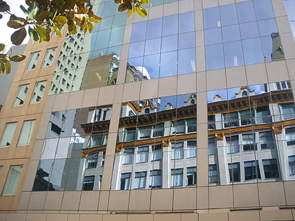 odraz, vis-a-vis, budova, architektura, okno, vlastnictví domu, moderní, exteriér budovy, stavba, nízký úhel pohledu, kancelářská budova exteriér, město, den, sklo - materiál, kancelář, nikdo, venku, Příroda, nebe, mrakodrap, věž, rezidenční čtvrti, byt, 1080P, CC0, veřejná doména, bez autorských práv