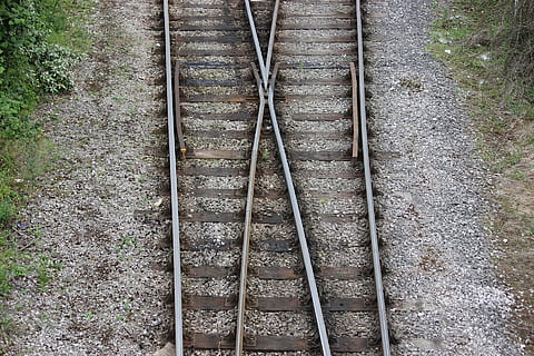 tog, spor, togspor, junction, togforbindelse, toglinjer, jernbanespor, transportmidler, stål, metal, dag, spore, ingen mennesker, jernbanetransport, natur, jord, høj vinkel visning, udendørs, plante, træ - materiale, Skov, forbindelse, mønster, Mark, arkitektur, gammel, bygget struktur, 1080P, CC0, offentligt domæne, royaltyfrie