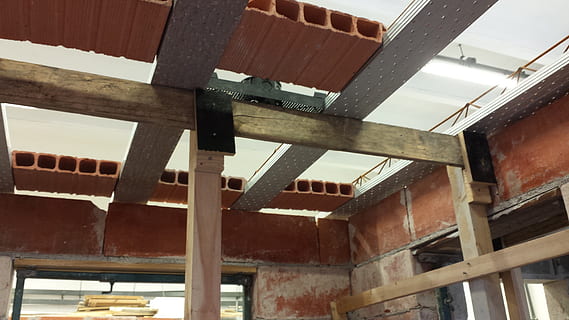murverk, blokkere, strukturell, lav vinkel visning, arkitektur, bygget struktur, ingen folk, innendørs, dag, tre - materiale, gammel, forlatt, metall, tak, bygning, industri, forvitret, fabrikk, vindu, forbindelse, takstråle, bjelke, 4K, CC0, offentlig domene, opphavsrett gratis