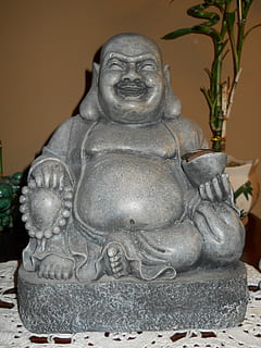 Buddha-Figur, Dekor, Buddha, Statue, Skulptur, drinnen, Vorderansicht, uralt, keine Leute, menschliche Darstellung, Darstellung, Kunst und Handwerk, männliche Ähnlichkeit, Religion, Kreativität, Glauben, Spiritualität, Kunst, Nahansicht, die Architektur, Fokus auf den Vordergrund, Gebäude, gebaute Struktur, Idol, 2K, CC0, gemeinfrei, lizenzfrei