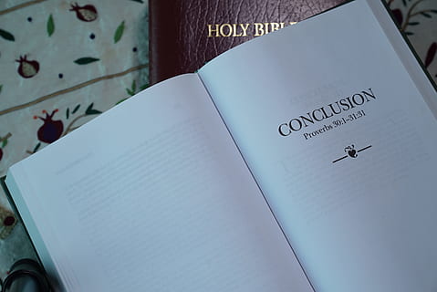 Biblie, proverbe, scriptură, creştinism, carte deschisă, sfânt, ușoară, text, western script, nici o persoana, comunicare, hârtie, în interior, a închide, publicare, carte, vedere în unghi mare, aducere aminte, spațiu copie, deschis, pagină, document, natură moartă, culoare alba, mesaj, călătorie, 4K, CC0, domeniu public, fără drepturi de autor