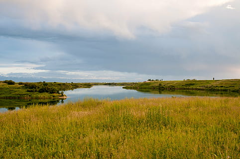 krajobraz, pola, łąki, Wieczorne niebo, wakacje, Natura, chmury, pole, lato, Kirgistan, bracia ormiańscy, chmura - niebo, scenics - natura, woda, niebo, spokojna scena, roślina, spokój, piękno natury, trawa, środowisko, scena pozamiejska, jezioro, żadnych ludzi, wylądować, zielony kolor, mokradła, na dworze, bagno, 4K, CC0, domena publiczna, darmowe zdjęcia