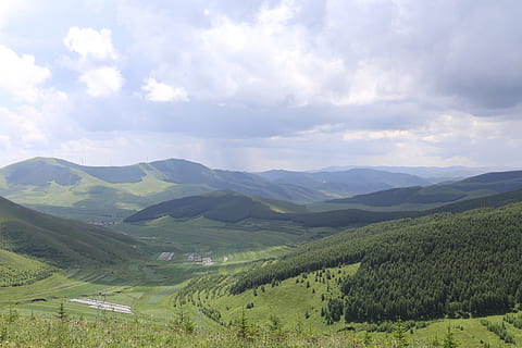 Prärie, Hügel, Pilgerfortschritt, Prärie, Hügel, Landschaft, Natur, Feld, szenen, Schönheit in der Natur, Ruhe, Szenen - Natur, wolke - himmel, ruhige Szene, Himmel, Umgebung, Berg, Pflanze, Land, Nicht-städtische Szene, grüne Farbe, Tag, keine Leute, Wachstum, Baum, ländliche Szene, draußen, hügelige Landschaft, 2K, CC0, gemeinfrei, lizenzfrei