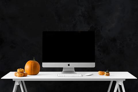 sidabras, moliūgų, lentelė, plakatas, maketas, imac, interjeras, stalas, technologijos, kompiuteris, Maistas ir gėrimai, patalpose, vaisiai, sveika mityba, baldai, belaidžio ryšio technologija, kompiuterinė įranga, studija, juodas fonas, komunikacijos, Kompiuterio monitorius, nėra žmonių, verslą, natiurmortas, maisto, nešiojamas kompiuteris, oranžinė, 5K, CC0, Viešasis domenas, nemokamai