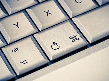 pulsante di comando, Mela, avvicinamento, computer, tastiera, il computer portatile, macbook, tastiera del computer, carta, comunicazione, tasto del computer, attrezzatura informatica, nessuno, tecnologia, parte del computer, in casa, lettera, connessione, Internet, testo, tecnologia wireless, attività commerciale, girato in studio, rete di computer, studiando, 4K, CC0, dominio pubblico, privo di copyright