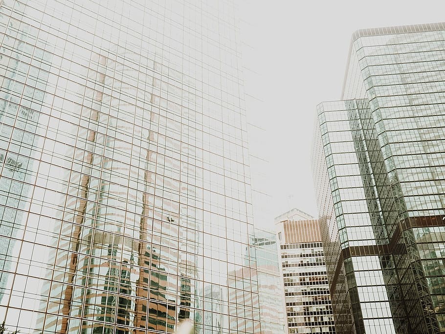 niedrig, Winkel Fotografie, klar, Vorhangglasgebäude, Foto, Glasvorhang, Hochhaus, Gebäude, Reflexion, Reflexionen, Gebäudekomplex, Glas, Weiß, Turm, Türme, Sonnenlicht, Bronze-, Grün, asium, Reise, Hongkong, Stadt, modern, die Architektur, Fenster, oben, hoch schauen, gebaute Struktur, Gebäudehülle, Bürogebäude außen, Wolkenkratzer, Büro, große Höhe, Flachwinkelansicht, Glas - Material, keine Leute, Himmel, Natur, Tag, draußen, klarer Himmel, Stadtbild, Finanzviertel, 1080P