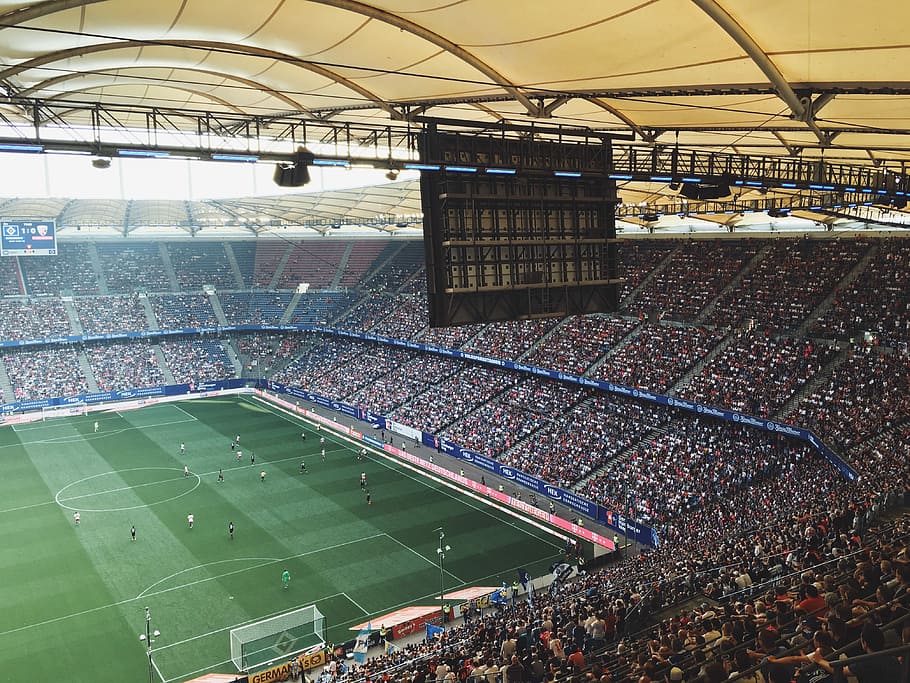 persone, Guardando, partita di calcio, stadio, persone che guardano, calcio, gioco, in casa, agricoltura, sport, sport di squadra, fan - appassionato, luogo sportivo, gruppo di persone, folla, spettatore, vista dall'alto, grande gruppo di persone, persone reali, architettura, giorno, attività di svago, struttura costruita, analizzare, cercare, guardare, uomini, fascia d'età mista, stili di vita, soffitto, partita - sport, 4K