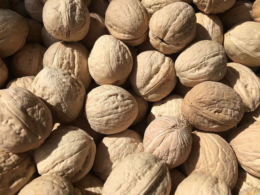 fruits secs, nous, closca de nou, natural, dieta, menjar i beguda, marc complet, fons, menjar, nou, benestar, alimentació saludable, nou - aliments, gran grup d'objectes, abundància, natura morta, cap gent, frescor, noguera, textura, marró, primer pla, a l'interior, a la venda, 4K