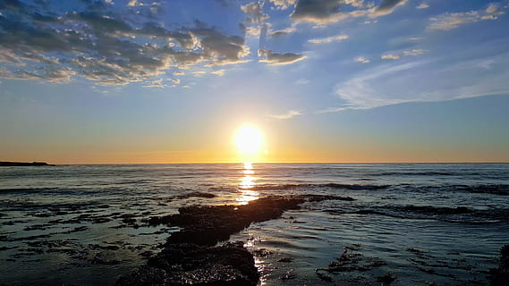 răsărit, plajă, nor, soare, ocean, rasarit pe plaja, peisaj, nisip, portocale, val, lumina soarelui, apă, cer, mare, apus de soare, orizontul peste apă, scenice - natura, frumusețe în natură, orizont, liniște, o scenă liniștită, nor - cer, teren, idilic, natură, reflecţie, nici o persoana, lentila flacara, în aer liber, 2K, CC0, domeniu public, fără drepturi de autor