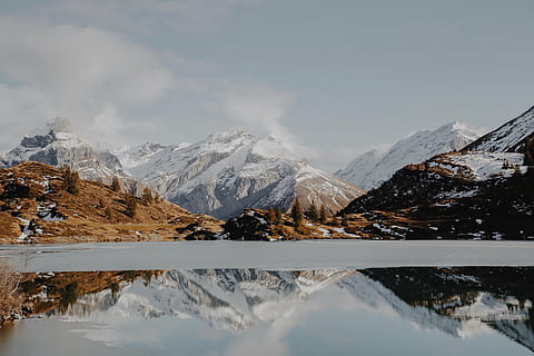 hegy, fedett, jég, felvidéki, felhő, ég, tájkép, természet, tó, víz, visszaverődés, hó, téli, hegység, scenics, nem ember, snowcapped hegy, hideg hőmérséklet, festmények - természet, szépség a természetben, felhő - ég, nyugodt jelenet, nyugalom, környezet, nem városi színtéren, szabadban, hegycsúcs, képződés, 5K, CC0, közkincs, jogdíjmentes