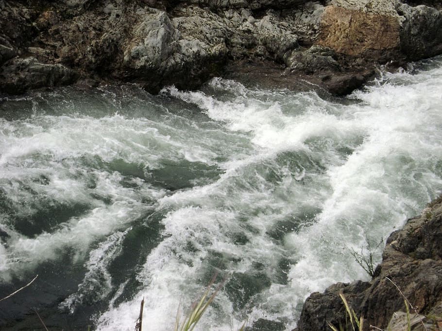 fiume, rapide, acqua, flusso, Whitewater, movimento, mare, bellezza nella natura, roccia, scenics - natura, sport acquatico, roccia - oggetto, fare surf, natura, sport, solido, potere in natura, giorno, onda, velocità, energia, movimento sfocato, acqua corrente, all'aperto, fluente, 720P