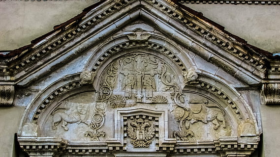 overligger, indgraveret, gammel, arkitektur, kirke, historisk, kunstværk, symbol, psimolofou, cypern, bygget struktur, bygning udvendig, repræsentation, menneskelig repræsentation, Kunst og håndværk, lav vinkel visning, håndværk, skulptur, ingen mennesker, bygning, mandlig lighed, dag, statue, religion, fortiden, historie, tro, kreativitet, bue, udsmykkede, udskæring, bas relief, udendørs, 4K, CC0, offentligt domæne, royaltyfrie