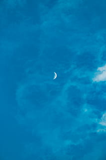 foto, lua crescente, seletivo, fotografia de foco, branco, lua, azul, céu, nuvem, crescente, beleza na natureza, nuvem - céu, tranquilidade, visão de baixo ângulo, scenics - natureza, espaço, natureza, ninguém, astronomia, cena tranquila, noite, lua planetária, ao ar livre, meia-lua, idílico, 2K, CC0, domínio público, royalty free