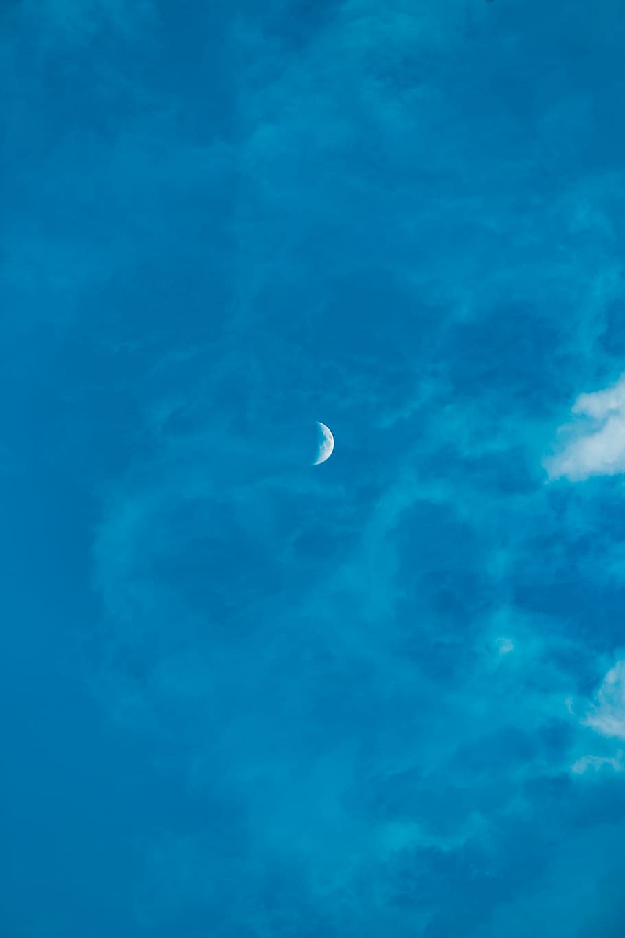 foto, lua crescente, seletivo, fotografia de foco, branco, lua, azul, céu, nuvem, crescente, beleza na natureza, nuvem - céu, tranquilidade, visão de baixo ângulo, scenics - natureza, espaço, natureza, ninguém, astronomia, cena tranquila, noite, lua planetária, ao ar livre, meia-lua, idílico, 2K