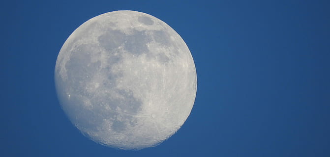 lluna, gran, ple, cercle, blau, superfície de la lluna, naturalesa, bellesa a la natura, cel, espai, nit, astronomia, cel clar, cap gent, lluna plena, tranquil·litat, forma geomètrica, escenics - natura, còpia espai, vista d’angle baix, a l'aire lliure, forma, Lluna planetària, astrologia, espai i astronomia, llum de la lluna, 4K, CC0, domini públic, lliure de regalies