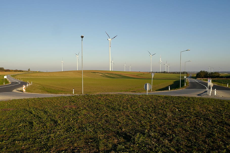 østrig, felter, propel, rejse, propellen, strøm, energi, landbrug, gård, landlige scene, Mark, natur, vindmølle, miljøbeskyttelse, miljø, turbine, vedvarende energi, vindkraft, alternativ energi, brændstof og elproduktion, teknologi, himmel, vej, landskab, transportmidler, græs, jord, bæredygtige ressourcer, skønhed i naturen, vind, ingen mennesker, elektricitet, udendørs, Strømforsyning, 4K