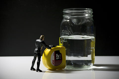 luke skywalker figură de acțiune, plasat, Următor →, 12-picioare, galben, ace din oțel, clar, lichid, jumătate umplut, Borcan de sticlă, optimism, optimist, pesimism, pesimist, măsura, măsurare, pozitiv, negativ, atitudine, viaţă, filozofie, fericit, trist, fericire, tristeţe, melancolie, sticlă, ceașcă, jumatate plin, jumătate gol, succes, eșec, așteptare, incert, nesigur, distracţie, jucărie, mic, scenă, apă, deprimat, depresiune, mohorât, studio shot, în interior, recipient, transparent, mancare si bautura, Fundal negru, nici o persoana, natură moartă, a închide, alimente, sticlă - material, gustare, băutură, sticla, borcan, reprezentare, masa, prospeţime, mâncat sănătos, etanș, 5K, CC0, domeniu public, fără drepturi de autor