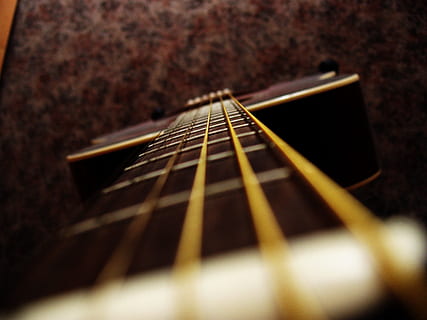 Gitarre, Streicher, Makro, Musikinstrument, Musik-, Saiteninstrument, Musikausrüstung, Zeichenfolge, selektiver Fokus, Musikinstrumentensaite, Kunst, Kultur und Unterhaltung, Nahansicht, Griffbrett, akustische Gitarre, Stillleben, keine Leute, drinnen, Holz - Material, Holzblasinstrument, braun, Blasinstrument, Metall, 2K, CC0, gemeinfrei, lizenzfrei