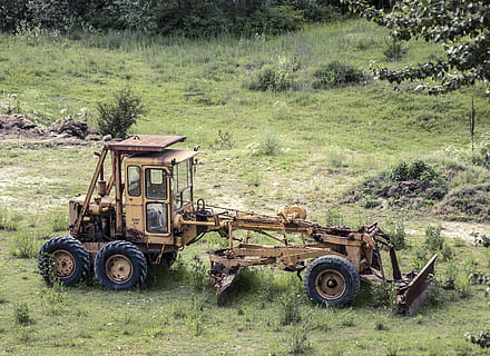 attrezzatura, caricatore, grader, costruzione, agricoltura, vecchio, macchinario, ruggine, arrugginito, Vintage ▾, la neve, Spingere, finestra, prato, erba, erboso, stagnante, era, collezione, passato, storia, retrò, avanti Cristo, Britannico, columbia, Canada, pneumatico, pneumatici, vecchio stile, tempo, antico, tecnologia, Marrone, anziano, classico, nostalgia, metallo, terra, mezzi di trasporto, veicolo terrestre, campo, modo di trasporto, giorno, nessuno, macchinari agricoli, natura, abbandonato, attrezzatura agricola, pianta, paesaggio, colore verde, obsoleto, all'aperto, deterioramento, rovinato, ruota, 2K, CC0, dominio pubblico, privo di copyright