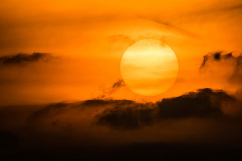 sol Dourado, Dom, nuvens, por do sol, pôr do sol, nuvens escuras, passando nuvens, céu noturno, abendstimmung, humor, atmosférico, atmosfera, resplendor, romance, romântico, céu, nuvem - céu, tranquilidade, natureza, scenics - natureza, cor laranja, beleza na natureza, cena tranquila, céu dramático, idílico, meio Ambiente, silhueta, ninguém, círculo, forma, forma geométrica, Sombrio, ao ar livre, 5K, CC0, domínio público, royalty free