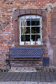 langas, bankas, pastatas, kaimiškas, sienos, bankas, pastatas, sėdėti, hauswand, istorinis namai, akmens klojimas, plytų siena, architektūra, lauke, nėra žmonių, dieną, pastato išorė, pastatyta struktūra, plytų, sienų kūrimo funkcija, senas, namas, sėdynės, stende, gyvenamasis rajonas, nebuvimas, uždaryta, tuščia, 5K, CC0, Viešasis domenas, nemokamai