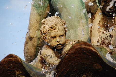 source, berlin, sculpture, human representation, representation, art and craft, water, male likeness, statue, no people, indoors, creativity, close-up, messy, craft, high angle view, wet, dirt, day, female likeness, dirty, mud, 4K, CC0, public domain, royalty free