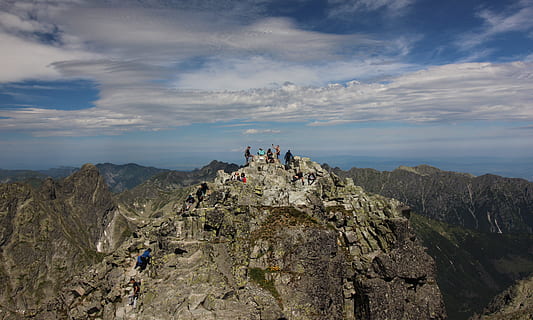 tatry, funkce, slovensko, hora, Skála, vysoké tatry, Příroda, hory, architektura, Dějiny, stavba, starověké, nebe, den, skupina lidí, mrak - nebe, skutečných lidí, volnočasové aktivity, scenics - příroda, pohoří, životního stylu, turistika, velká skupina lidí, krása v přírodě, muži, ženy, životní prostředí, mimoměstské scény, venku, formace, 5K, CC0, veřejná doména, bez autorských práv