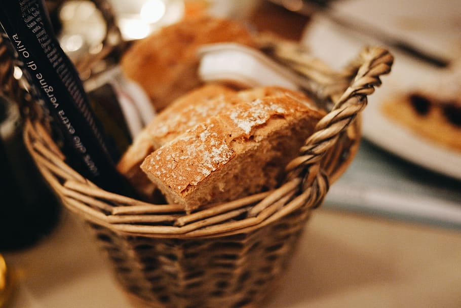 al forno, pane, cestino, prima colazione, Pasticcino, fresco, gustoso, delizioso, cibo, forno, tavolo, spuntino, mangiare, biologico, fatti in casa, Prodotto, rustico, irascibile, cibo e bevande, contenitore, di vimini, freschezza, avvicinamento, in casa, pronto a mangiare, messa a fuoco selettiva, nessuno, natura morta, concentrarsi sulle conoscenze acquisite, cibo dolce, mangiare malsano, vista dall'alto, indulgenza, consumismo, cibo cinese, pane integrale, 4K