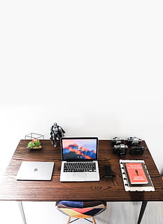 macbook, pro, vendt, Brun, træ-, bord, bærbar, æble, computer, browser, forskning, undersøgelse, skole, forretning, arbejde, skrivebord, bøger, teknologi, indendørs, trådløs teknologi, træ - materiale, kopiere plads, meddelelse, stilleben, ingen mennesker, bærbar informationsenhed, fotografering temaer, studio skud, forbindelse, udstyr, offentliggørelse, kamera - fotografisk udstyr, enhed skærmen, lommeregner, digitalt kamera, 5K, CC0, offentligt domæne, royaltyfrie