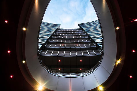 aereo, foto, grattacielo, giorno, verme, eye-view, costruzione, architettura, struttura costruita, cielo, città, esterno dell'edificio, edificio per uffici esterno, nuvola - cielo, natura, moderno, illuminato, nessuno, riflesso lente, direttamente sotto, lente fish-eye, attività commerciale, forma geometrica, Inquadratura dal basso, cerchio, paesaggio urbano, cromo, luminosa, 4K, CC0, dominio pubblico, privo di copyright