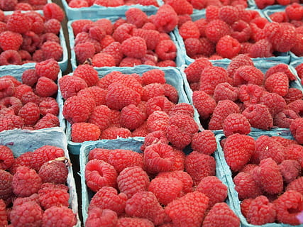 baies fresques, safates de gerds, gerds, fruita, vermell, punnet, Caixa, menjar i beguda, abundància, menjar, frescor, venda al detall, alimentació saludable, gran grup d'objectes, fruites de baies, mercat, benestar, cap gent, marc complet, a la venda, fons, elecció, Paradeta, primer pla, madur, litxi, 4K, CC0, domini públic, lliure de regalies
