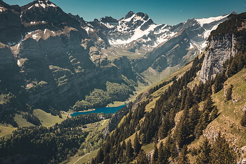 berg-, hoogland, wolk, hemel, top, nok, landschap, natuur, vallei, heuvel, uitzicht, reizen, pad, meer, scenics - natuur, milieu, bergketen, schoonheid in de natuur, fabriek, boom, land-, rustige scène, reisbestemmingen, kalmte, sneeuw, geen mensen, winter, bergtop, buitenshuis, dennenboom, naaldboom, met sneeuw bedekte berg, 4K, CC0, publiek domein, royaltyvrij