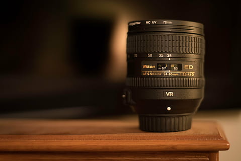 lentille, caméra, objectif, optique, instrument, équipement, la photographie, objectif de la caméra, concentrer, La technologie, macro, dispositif, appareil photo - équipement photographique, thèmes de la photographie, objectif - instrument optique, à l'intérieur, bois - matériau, fermer, table, matériel photographique, personne, se concentrer sur le premier plan, objet unique, prise de vue en studio, lentille - oeil, nature morte, culture artistique et divertissement, moderne, lien, appareil photo numérique, 5K, CC0, domaine public, libre de droits
